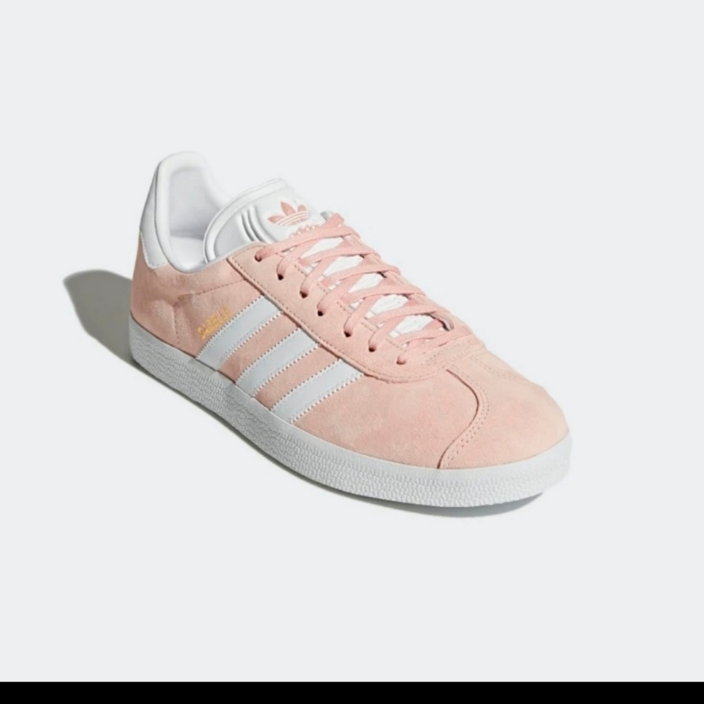 ADIDAS GAZELLE LIGHT PINK IN COLOR!